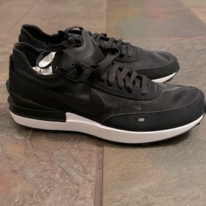 Mens Nike Waffle One - Black and white size 10.5 US